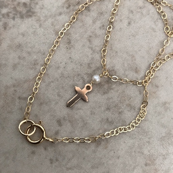 Teeny tiny solid gold cross and pearl necklace - Picture 3 of 4